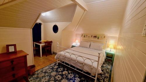 Queen Room with Shared Bathroom