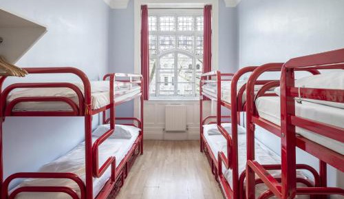 Bed in 6-Bed Mixed Dormitory Ensuite (18–40 years)