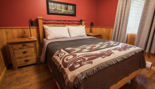 Deluxe Queen Suite