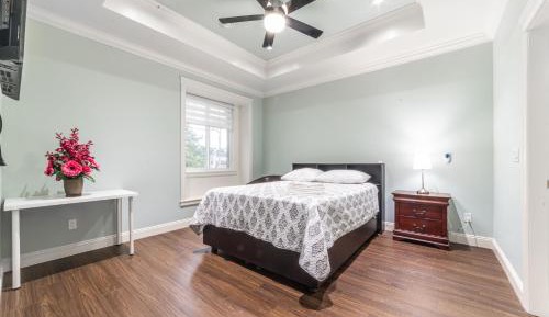 Deluxe Queen Room