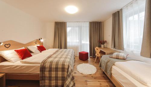 Deluxe Two-Bedroom Apartment with Balcony