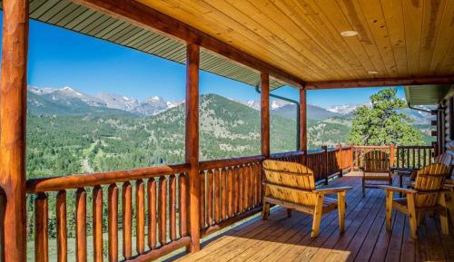 Four-Bedroom Holiday Home