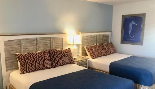 Queen Room with Balcony - First Floor