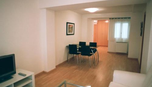 Two-Bedroom Apartment (5-6 Adults)