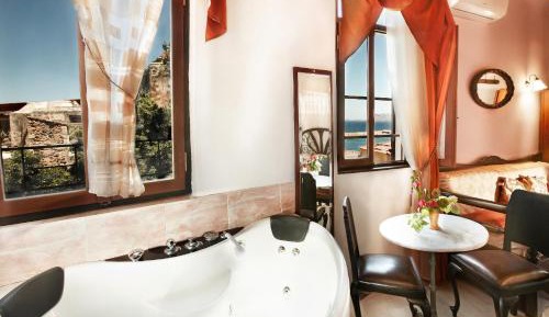 Studio with Sea View and Spa Bath