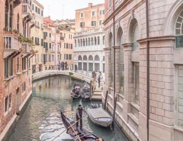 Apartment with Canal View