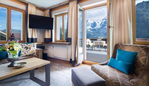 One-Bedroom Suite with Eiger Mountain View