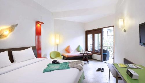 Superior Double Room with Pool View