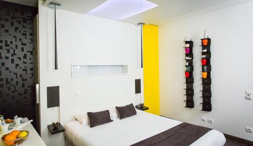 Large Double Room - Résidence des Ducs - La Contemporaine