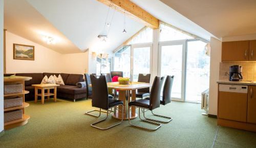 Apartment with Mountain View