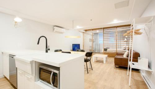 Queen-Bed Loft with Sofa Bed, Half-Basement LC103