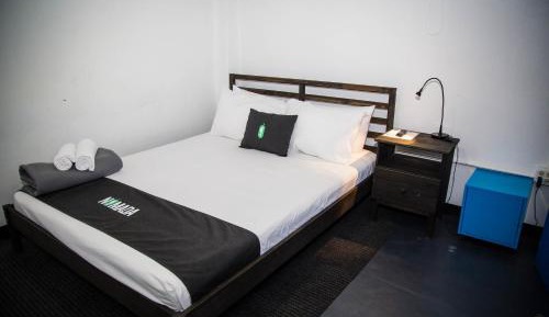 Private Room, One Queen Bed