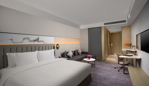 1 King Premium River view Lounge Access