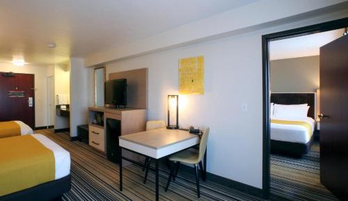 Two Room Family Suite 1 King 2 Queen
