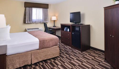 King Room with Roll-in Shower - Disability Access - Non-smoking