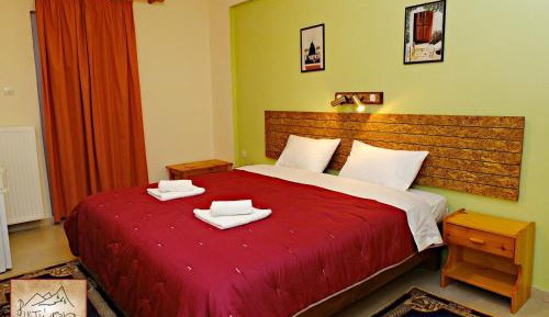 Double or Twin Room with Mountain View