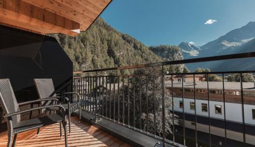 Apartment with Mountain View