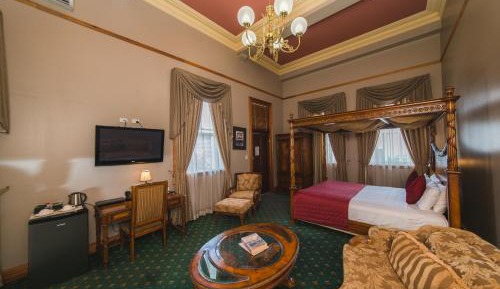 Deluxe King Suite with Spa Bath