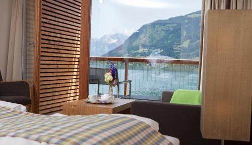 Standard Double Room with Lake View