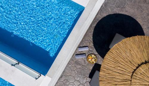 Deluxe suite with Jacuzzi and Private pool