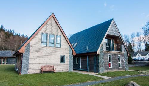 Three-Bedroom Lodge with Outdoor Hot Tub (Dog Friendly) Capercaillie