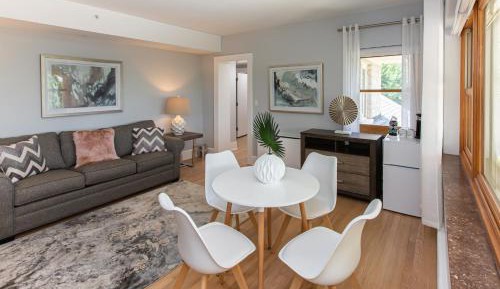 Suite with Mountain View