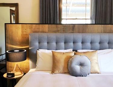 King Room with Balcony - Suite 2