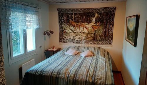 Two-Bedroom Cottage with Shared Bathroom