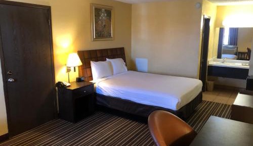 Standard Queen Room