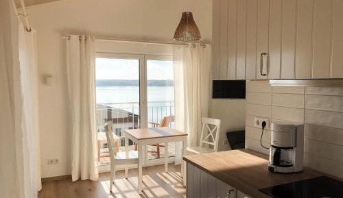 Apartment with Lake View