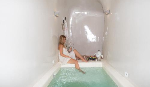 Suite with Private Pool and Indoor Jacuzzi