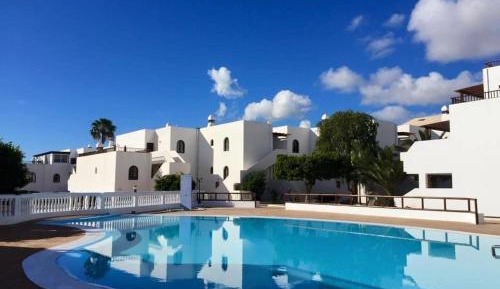 Apartment with Pool View 