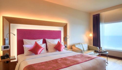 Superior Room 1 King Bed Ocean View
