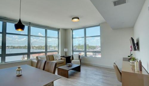 Apartment with Lake View