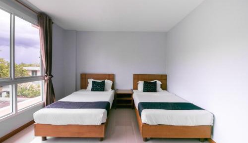 Standard Twin Room with Mountain View