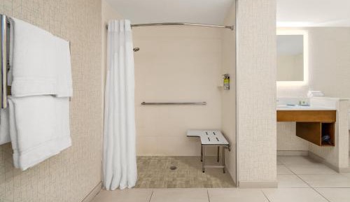 Standard Queen Room with Two Queen Beds - Communications Accessible