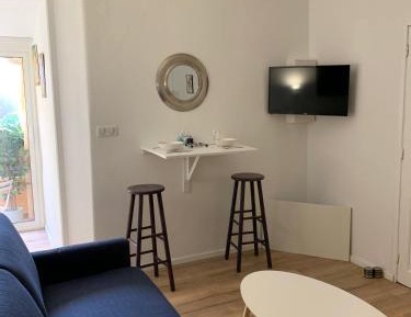 Studio with Sofa Bed