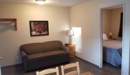 1 King 1 Bedroom Suite with Kitchen