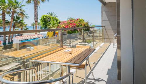 Suite with partial Sea View