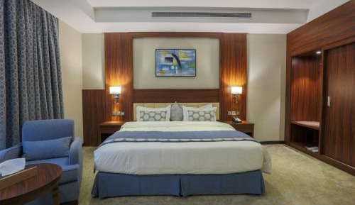 Deluxe Family Room