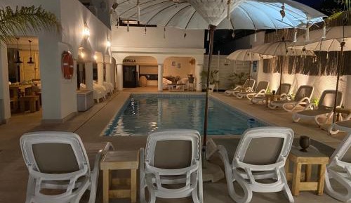 Apartment with Pool View 
