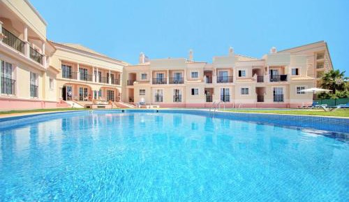 Superior One-Bedroom Apartment with Pool View