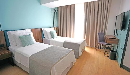 Twin Room with Pool View