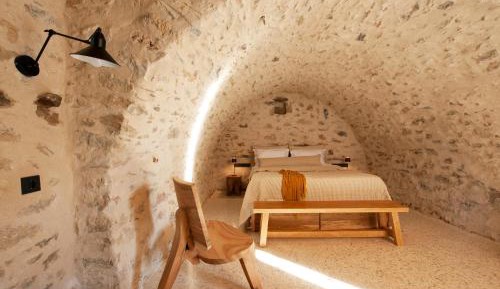 Traditional Arch Room