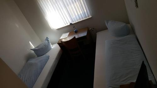 Economy Twin Room
