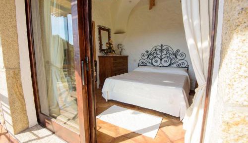 Deluxe Double Room (2 Adults + 1 Child)