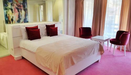 Queen Room with Spa Bath