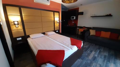 Deluxe Studio