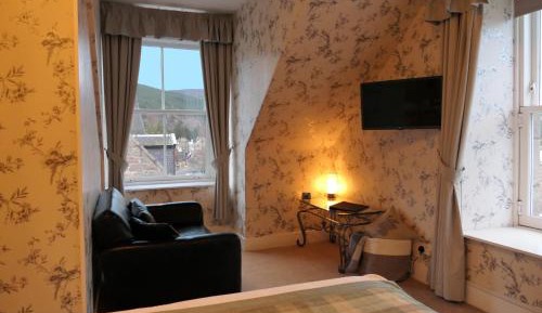 Double or Twin Room with Mountain View