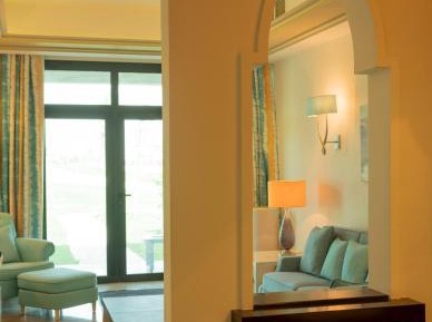 One Bedroom Villa with access to Garden & River Lake